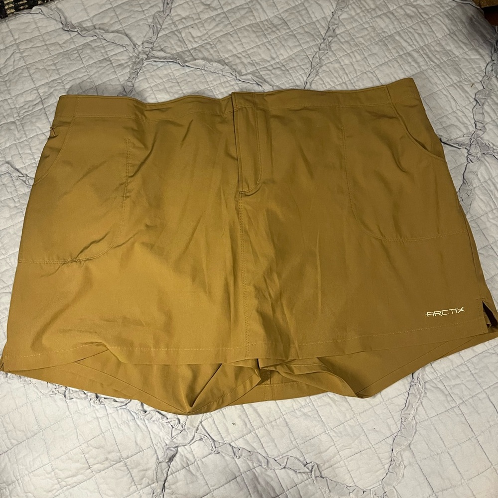 Arctic khaki active skort